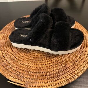 Koolaburra Black Fuzzy Slide Slippers with White Sole